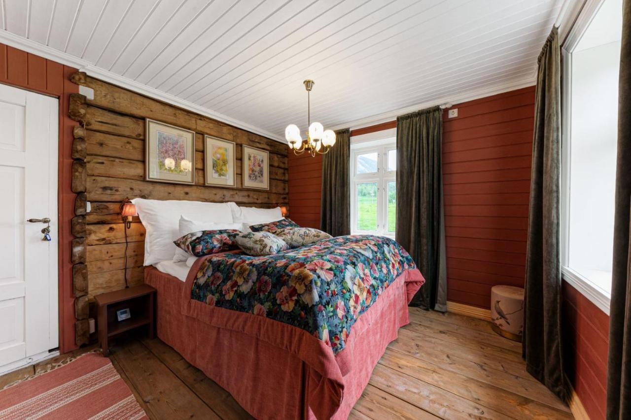Farm stay Flatheim Viksdalen